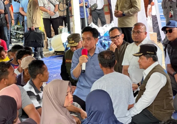 Wapres Gibran Rakabuming Raka di Lokasi Pengungsian di Kabupaten Agam, Sumbar. (Foto: Dok. BPMI Setwapres)
