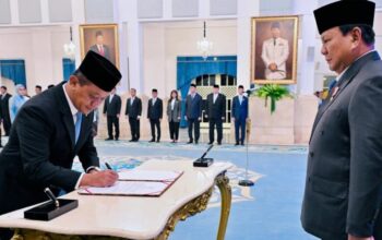 Bahlil Lahadalia dlantik sebagai Ketua Harian Dewan Energi Nasional di Istana Negara, Jakarta, pada Rabu, 28 Januari 2026. (Foto: Dok. BPMI Setpres/Laily Rachev)