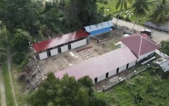 Proses pembangunan hunian sementara (huntara) yang diperuntukan bagi warga terdampak bencana hidrometeorologi di Provinsi Aceh pada Jumat (16/1/2026). (Foto: Dok. BNPB)