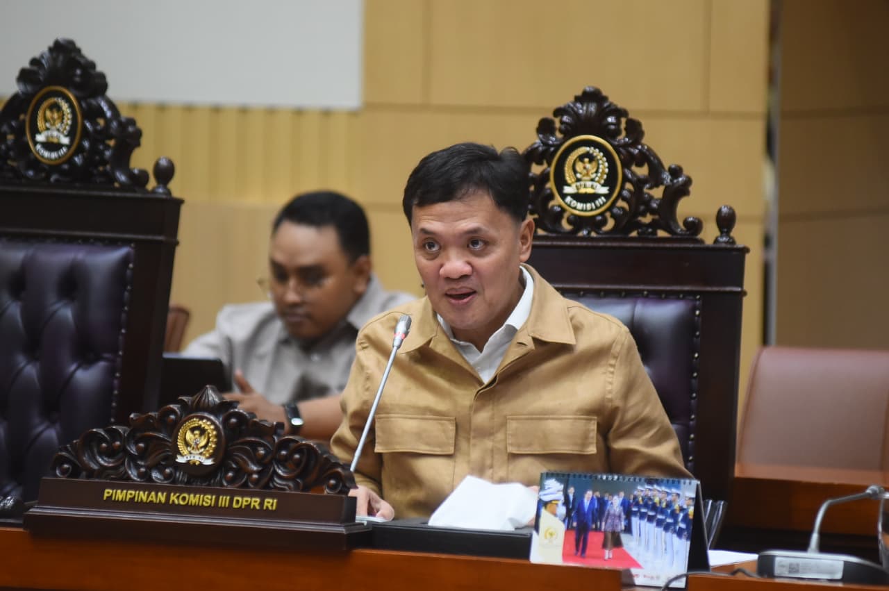Ketua Komisi III DPR Habiburokhman saat rapat Panja Reformasi Polri, Kejaksaan, dan Pengadilan di Gedung Nusantara II, Kompleks Parlementer, Senayan, Jakarta, pada Kamis (8/1/2025). (Sumber Foto: Devi/Andri/dpr.go.id)