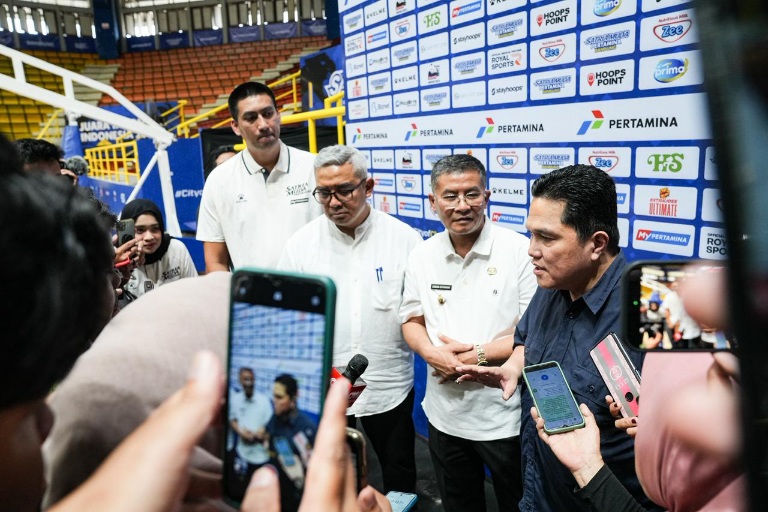 Menpora Erick Thohir menghadiri Satria Muda Pertamina Bandung Official Team and Jersey Launch 2026 di GOR C-Tra Arena, Bandung, Jawa Barat, Senin (5/1/2026). (Sumber Foto: Fajar/kemenpora.go.id)