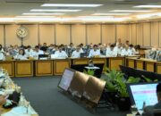 Mensesneg Prasetyo Hadi saat rapat kerja dengan Komisi XIII DPR di Gedung Nusantara II, Kompleks Parlemen, Senayan, Jakarta, Senin (26/1/2026). (Foto: Dok. Humas Kemensetneg)