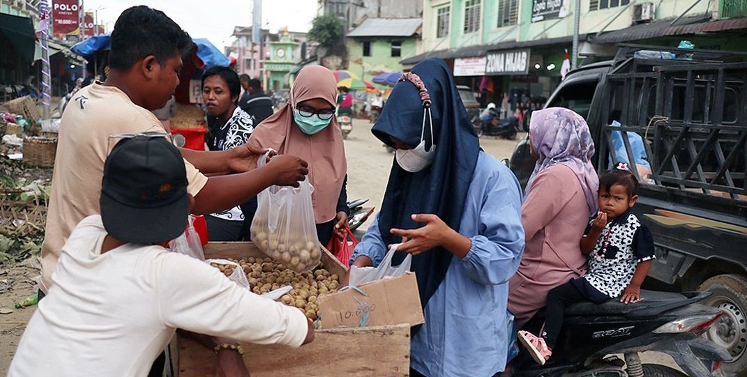 Aktivitas di Pasar Kuala Simpang, Kabupaten Aceh Tamiang, Provinsi Aceh, kembali berdenyut setelah sempat terhenti saat banjir besar melanda pada akhir November 2025. (Foto: Dok. BNPB)
