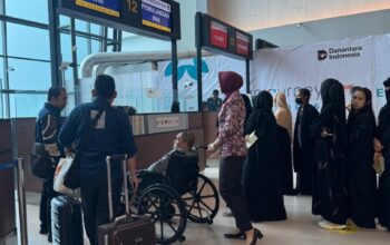 Kementerian Luar Negeri RI bersama KJRI Jeddah memfasilitasi pemulangan 96 WNI atau Pekerja Migran Indonesia dari Arab Saudi. (Sumber Foto: kemlu.go.id)