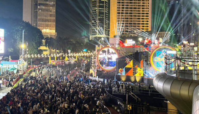 Begini Suasana Kemeriahan Malam Tahun Baru 2026 di Bundaran HI Jakarta