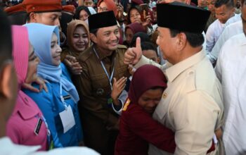 Presiden Prabowo meresmikan 166 Sekolah Rakyat di seluruh Indonesia yang diselenggarakan di Balai Besar Pendidikan Pelatihan Kesejahteraan Sosial (BBPPKS), Kota Banjarbaru, Kalsel, pada Senin (12/1/2026). (Foto: Dok. BPMI Setpres)