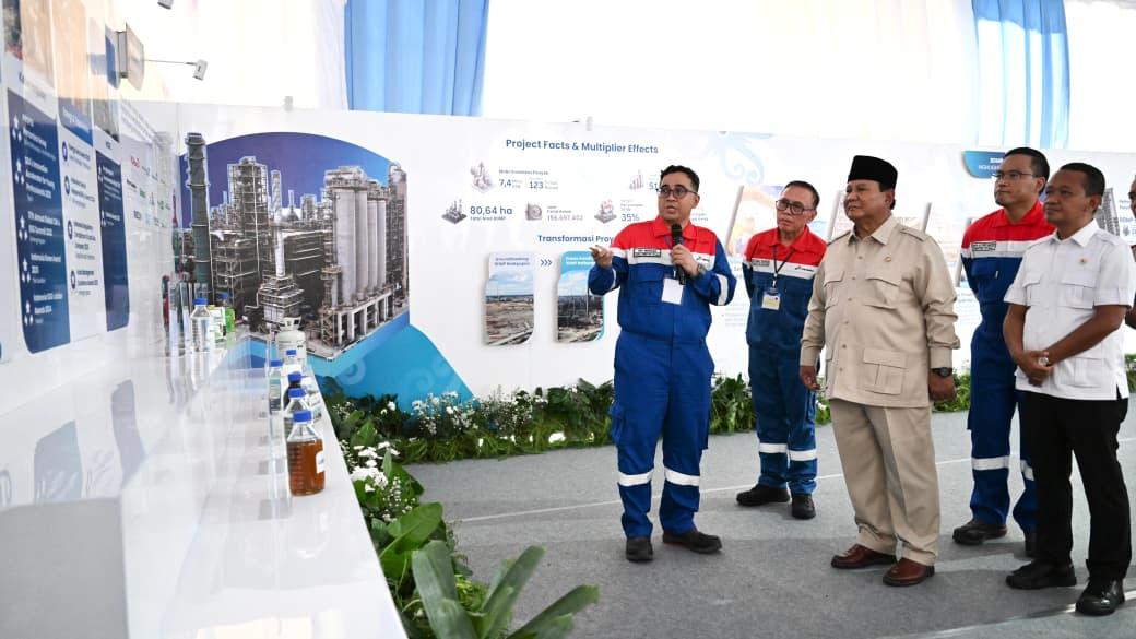 Presiden Prabowo meresmikan infrastruktur energi terintegrasi Pertamina RDMP senilai Rp123 triliun di Balikpapan, Kaltim. (Foto: Dok. BPMI Setpres/Cahyo)