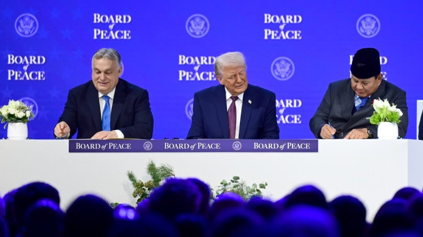 Presiden Prabowo Subianto menjadi salah satu pemimpin negara yang menandatangani Board of Peace (BoP) Charter pada Kamis, 22 Januari 2026 di Davos, Swiss. (Foto: Dok. BPMI Setpres/Muchlis Jr)