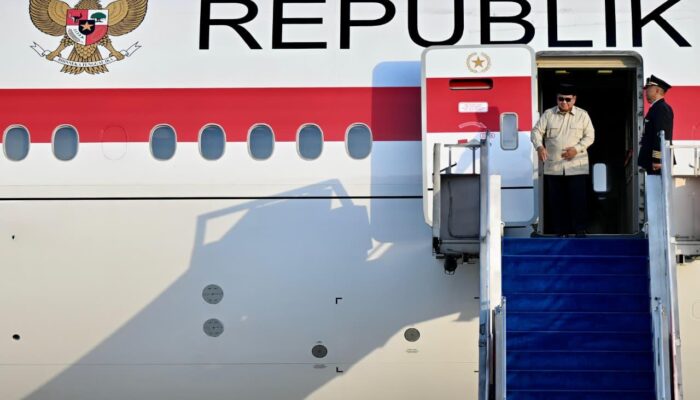 Presiden Prabowo Tiba di Tanah Air Usai Lawatan ke 3 Negara, Seskab Teddy Sebut Bawa Oleh-Oleh Investasi Rp90 Triliun