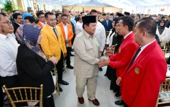 Presiden Prabowo menyampaikan taklimat kepada rektor serta pimpinan perguruan tinggi negeri dan swasta di halaman tengah Istana Kepresidenan, Jakarta, pada Kamis, 15 Januari 2026. (Foto: Dok. BPMI Setpres)