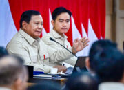 Presiden Prabowo menyampaikan taklimat awal tahun kepada seluruh jajaran Kabinet Merah Putih di kediamannya di Hambalang, Kabupaten Bogor, pada Selasa (6/1/2026). (Foto: Dok. BPMI Setpres)