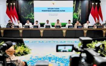Konferensi Pers Satuan Tugas (Satgas) Penertiban Kawasan Hutan di Kompleks Istana Kepresidenan, Jakarta, pada Selasa, 20 Januari 2026. (Foto: BPMI Setpres/Cahyo)