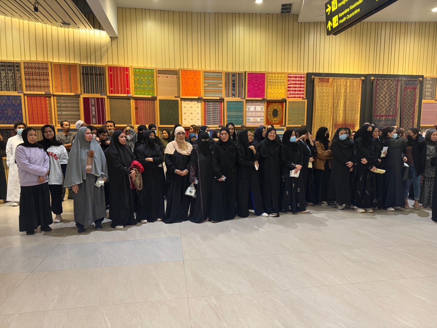 Kementerian Luar Negeri RI bersama KJRI Jeddah memfasilitasi pemulangan 96 WNI atau Pekerja Migran Indonesia dari Arab Saudi. (Sumber Foto: kemlu.go.id)