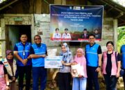 Penyalaan simbolis listrik di rumah warga Lebong menandai perluasan akses energi melalui Program BPBL bagi 473 rumah.