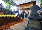 Hadiri Pemakaman Meriyati Hoegeng, Kapolri Listyo Sigit Beri Penghormatan Terakhir