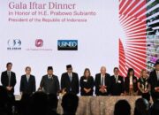 Presiden Prabowo Subianto menyaksikan penandatanganan 11 nota kesepahaman (MoU) senilai USD 38,4 miliar antara pelaku usaha Indonesia dan Amerika Serikat dalam sesi roundtable Business Summit di Gedung US Chamber of Commerce, Washington DC, AS, pada Rabu, 18 Februari 2026. (Foto: Dok. BPMI Setpres/Cahyo)