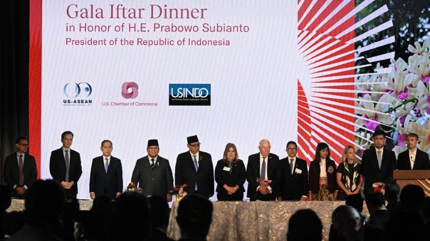 Presiden Prabowo Subianto menyaksikan penandatanganan 11 nota kesepahaman (MoU) senilai USD 38,4 miliar antara pelaku usaha Indonesia dan Amerika Serikat dalam sesi roundtable Business Summit di Gedung US Chamber of Commerce, Washington DC, AS, pada Rabu, 18 Februari 2026. (Foto: Dok. BPMI Setpres/Cahyo)