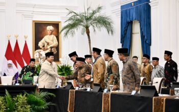 Presiden Prabowo menggelar pertemuan bersama para pimpinan ormas dan tokoh agama Islam, serta pimpinan pondok pesantren di Istana Merdeka, Jakarta, pada Selasa, 3 Februari 2026. (Foto: Dok. BPMI Setpres)