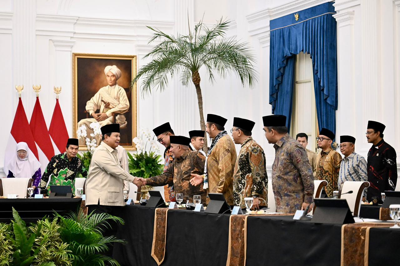 Presiden Prabowo menggelar pertemuan bersama para pimpinan ormas dan tokoh agama Islam, serta pimpinan pondok pesantren di Istana Merdeka, Jakarta, pada Selasa, 3 Februari 2026. (Foto: Dok. BPMI Setpres)