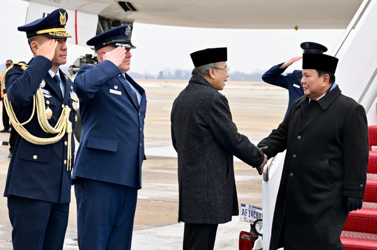 Pesawat Garuda Indonesia-1 yang membawa Presiden Prabowo dan rombongan mendarat di Pangkalan Militer Andrews, Washington DC, Amerika Serikat. (Foto: Dok. BPMI Setpres/Cahyo)
