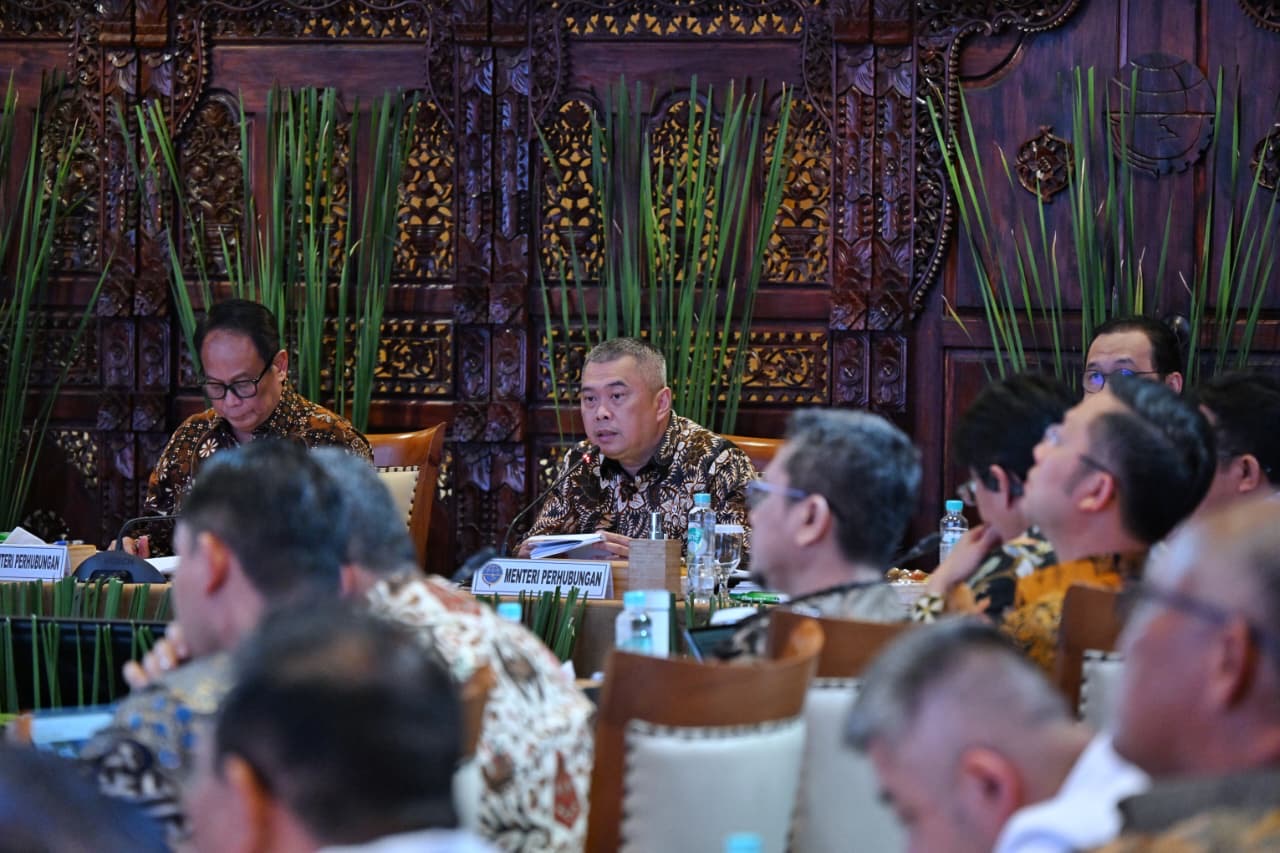 Menhub Dudy Purwagandhi menggelar Rakor Persiapan Penyelenggaraan Angkutan Lebaran 2026 di Jakarta, Selasa, 24 Februari 2026. (Foto: Dok. Kemenhub)