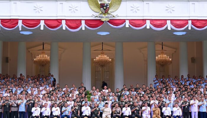 Seskab Teddy Tegaskan Rapim TNI–Polri di Istana Perkuat Visi Bersama Jaga Stabilitas Negara