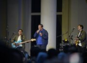 Presiden ke-6 RI Susilo Bambang Yudhoyono menggelar konser Tribute to Koes Plus di Plaza Museum & Galeri SBY-Ani, Pacitan, Jawa Timur, Sabtu, 7 Februari 2026. (Foto: Dok. Humas Pemkab Pacitan)
