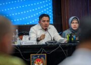 Seskab Teddy Indra Wijaya saat konferensi pers terkait Percepatan Pemulihan Pasca-Bencana Sumatera digelar di Kantor Kemendagri, Jakarta, Rabu (11/2/2026). (Sumber Foto: setkab.go.id)