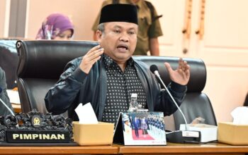 Wakil Ketua Komisi XIII DPR Sugiat Santoso dalam Rapat Dengar Pendapat Komisi XIII DPR dengan LPSK, Komnas HAM serta Nenek Saudah selaku korban pelanggaran HAM di Gedung Nusantara II, Senayan, Jakarta, Senin, 2 Februari 2026. (Sumber Foto: Runi/Karisma/dpr.go.id)