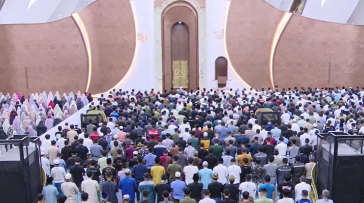 Sholat Tarawih Pertama di Masjid Negara IKN. (Tangkapan layar saluran resmi IKN Indonesia di YouTube)