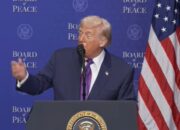 Presiden Prabowo Subianto mendapat apresiasi langsung dari Presiden Donald Trump di Inaugural Meeting Board of Peace atau pertemuan perdana Dewan Perdamaian di Washington DC, Amerika Serikat, Kamis, 19 Februari 2026. (Tangkapan layar saluran resmi Sekretariat Presiden di YouTube)