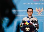 Menlu Sugiono memberikan keterangannya kepada awak media di Istana Kepresidenan, Jakarta, pada Selasa, 3 Maret 2026. (Foto: Dok. BPMI Setpres/Laily Rachev)