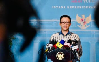 Menlu Sugiono memberikan keterangannya kepada awak media di Istana Kepresidenan, Jakarta, pada Selasa, 3 Maret 2026. (Foto: Dok. BPMI Setpres/Laily Rachev)