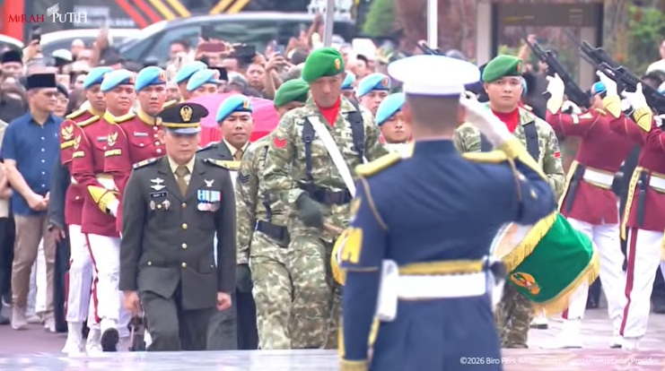 Prosesi pemakaman kenegaraan jenazah Wapres ke-6 RI Try Sutrisno di TMP Kalibata, Jakarta, Senin (2/3/2026). (Tangkapan layar saluran resmi Sekretariat Presiden di YouTube)