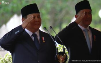 Diiringi Hujan, Presiden Prabowo Pimpin Upacara Pemakaman Jenazah Try Sutrisno di TMP Kalibata