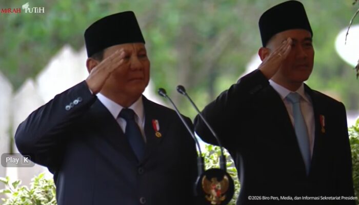 Diiringi Hujan, Presiden Prabowo Pimpin Upacara Pemakaman Jenazah Try Sutrisno di TMP Kalibata