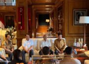 Presiden Prabowo menggelar pertemuan hangat bersama para mantan ajudan dan pengawal yang pernah mendampinginya semasa berdinas di TNI, pada Minggu, 8 Maret 2026, di Hambalang, Bogor, Jabar. (Foto: Dok. BPMI Setpres/Medsos @sekretariat.kabinet)