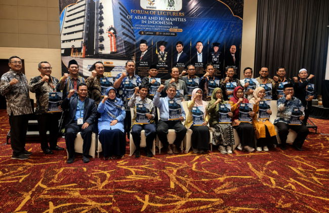 Mahasiswa FAH UIN IB Padang menyabet juara umum AIDA Fest 2026 di Cirebon.